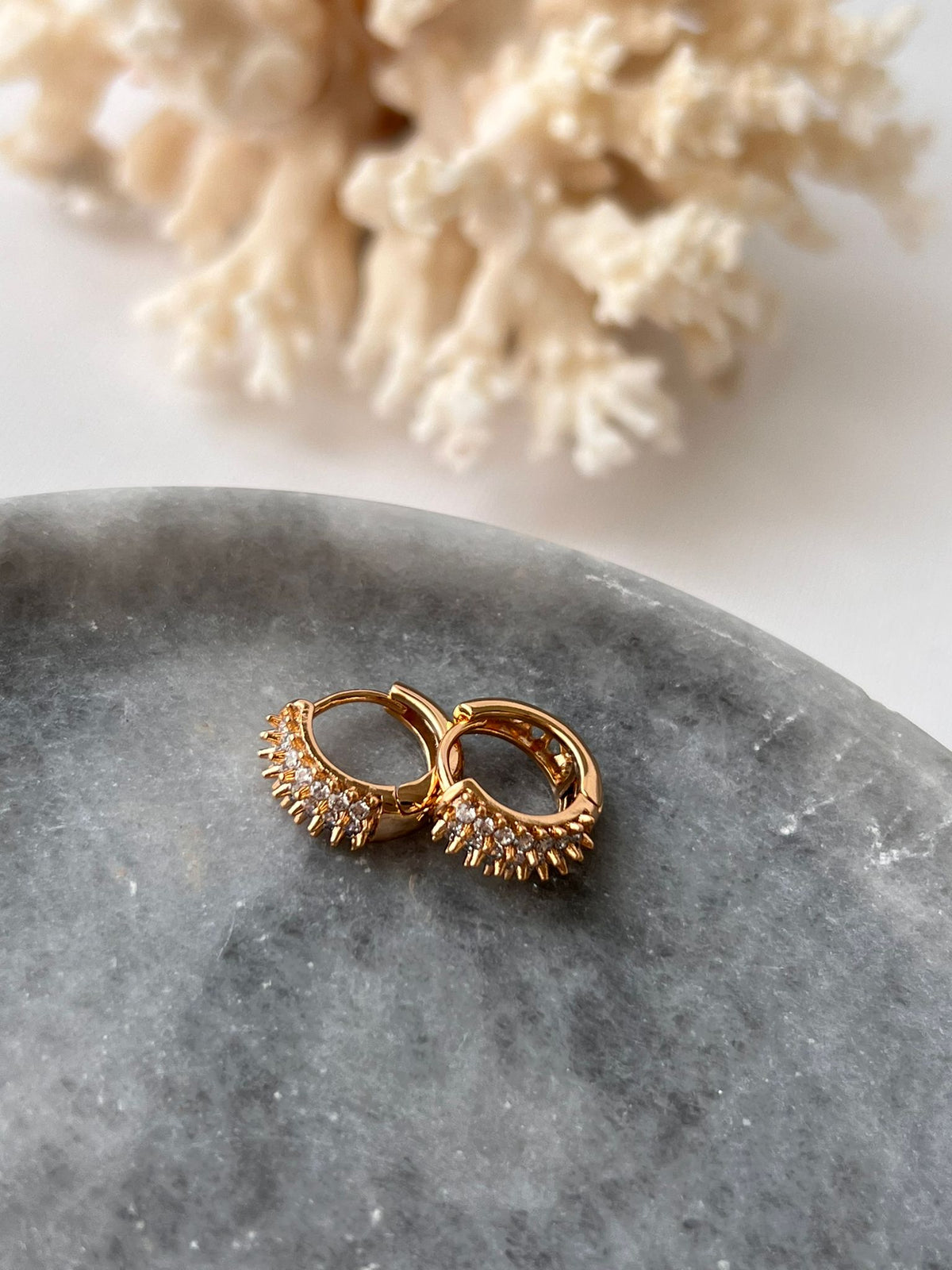 Özel Seri Tırtık Desen Minimal Gold Halka Küpe