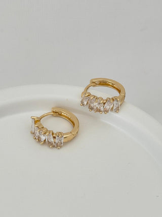 14K Gold Minimal Zigzag Taş Halka Küpe