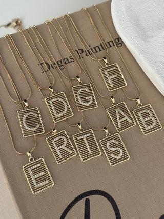 Gold Izgara Plaka Taşlı Harf Kolye