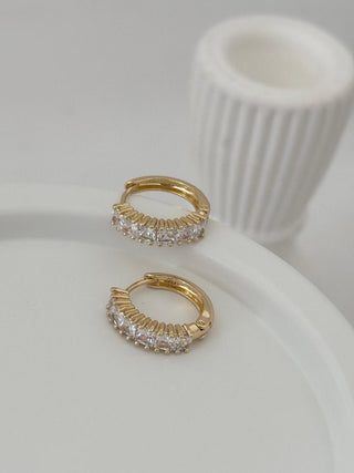 14K Gold Kare Taşlı Minimal Halka Küpe