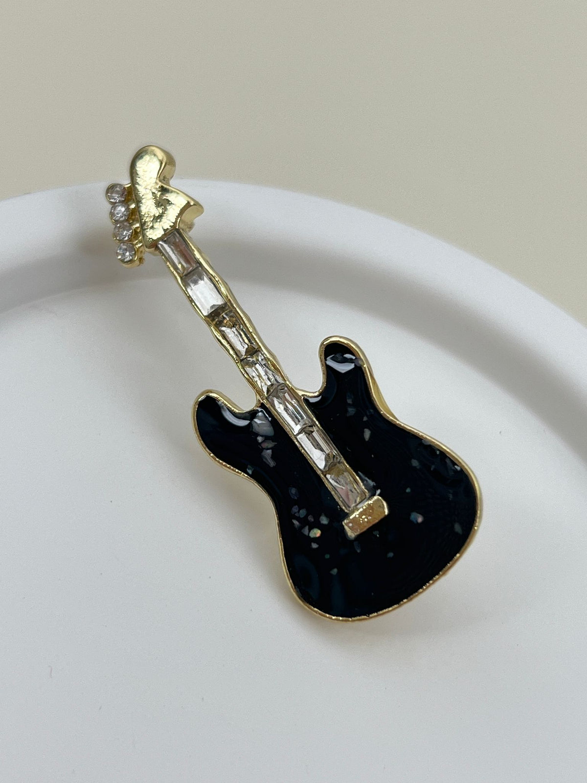 Tasarım Siyah Gitar Broş