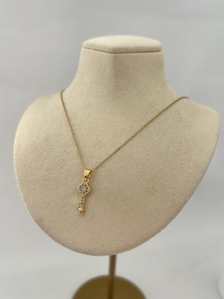 Çelik Taşlı Anahtar Figür Kolye