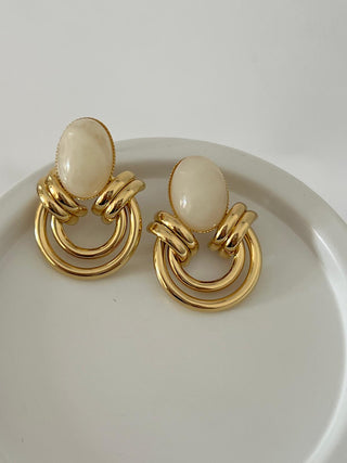 Beyaz Mineli Marka Model Küpe