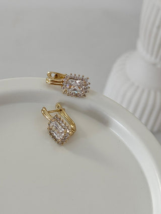 14K Gold Minimal Kare Taş Küpe