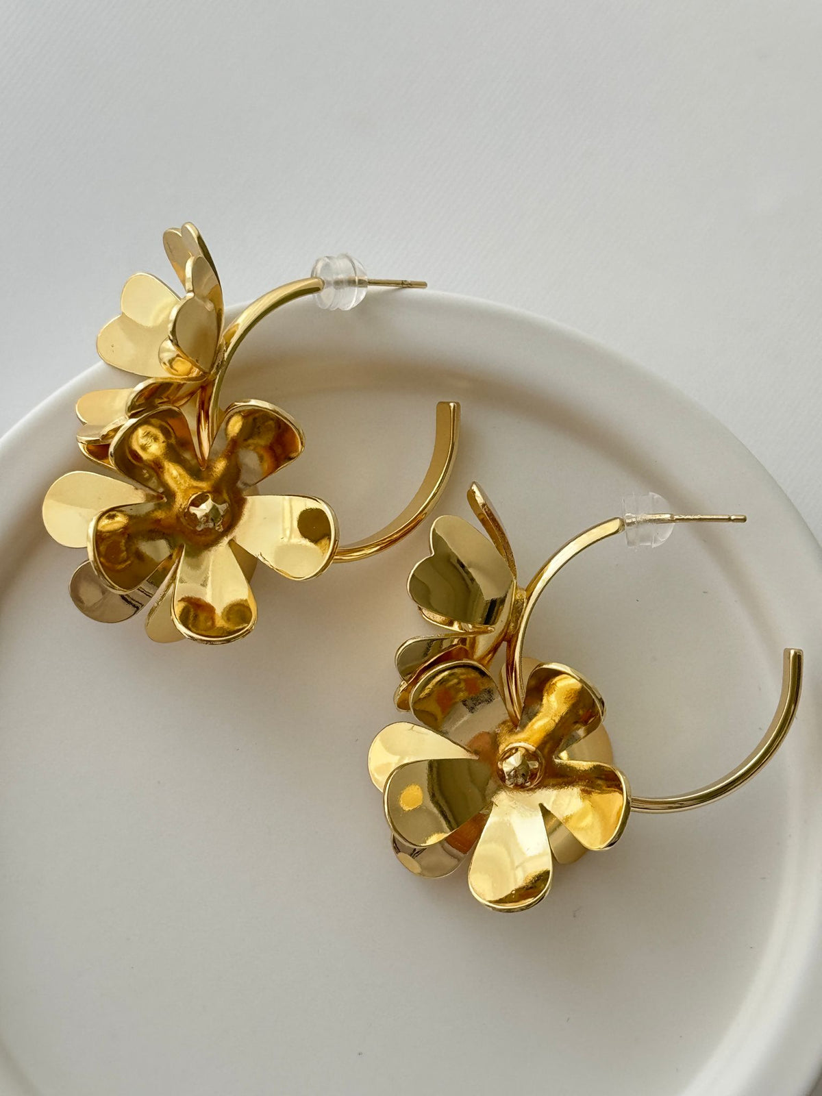 Gold Tasarım Plaka Çiçek Küpe