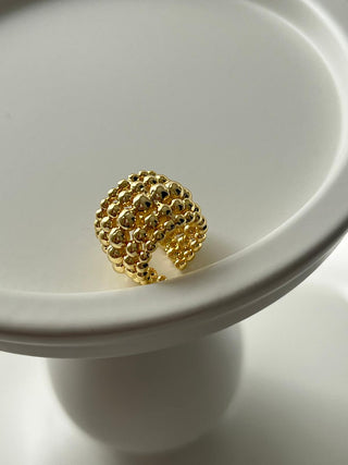 Gold Topçuk Desen Kıkırdak Küpe