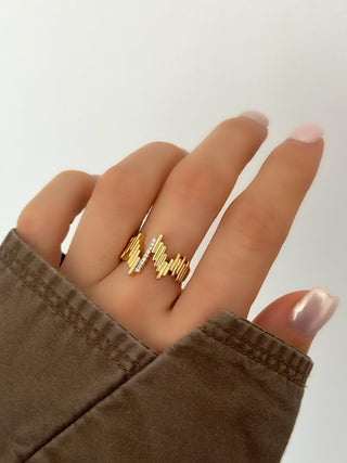 Gold Çizgi Zigzag Desen Kuyum Yüzük