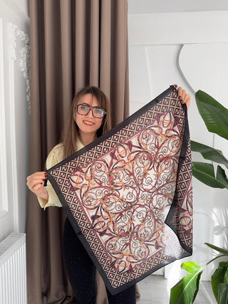 Kahve Siyah Desenli Fular