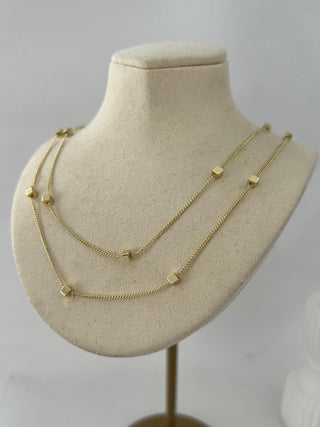 14K Gold Uzun Form Kare Topçuk Detay Kolye