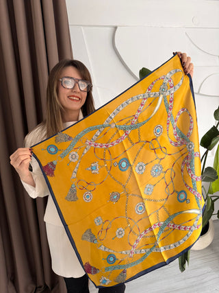 Sarı Desenli Fular