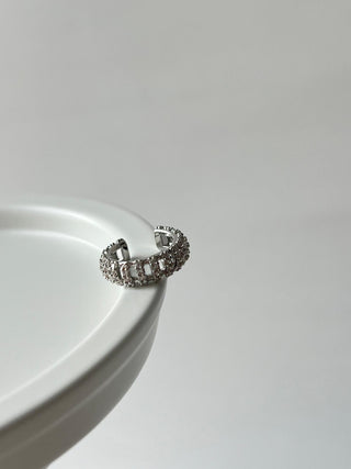 Silver Taşlı Çizgili Kıkırdak Küpe