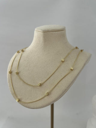 14K Gold Uzun Form Kare Topçuk Detay Kolye