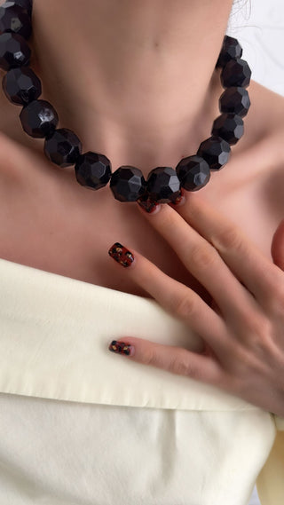 Siyah Asimetrik Parlak Boncuk Kolye