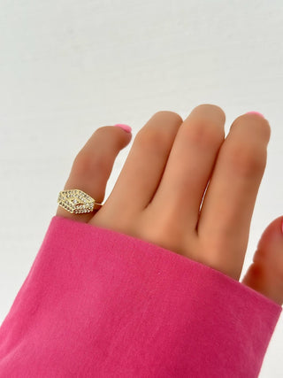 Gold Üçgen Form Taşlı Göz Yüzük