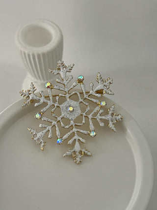 Beyaz Kartanesi Broş