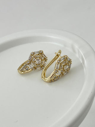 14K Gold Kare Taş Detay Halka Küpe