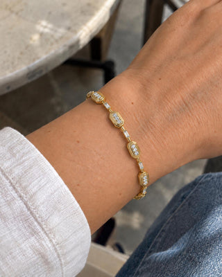 14K Gold Kare Desen Taş Detay Bileklik