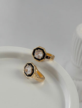 Siyah Mineli Marka Model Küpee