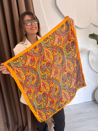 Sarı Üzeri Renkli Desenli Fular