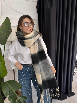 Siyah Gri Kare Desen Puf Şal