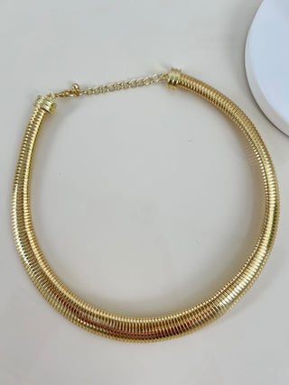 Gold Marka Model Çizgi Desen Tasarım Kolye