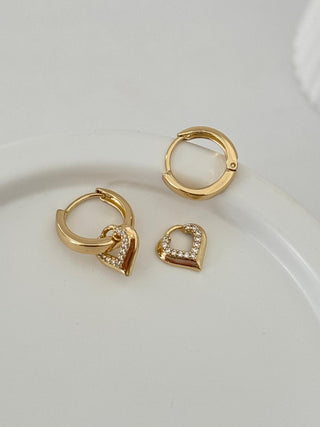 14K Gold Kalp Detay Küpe