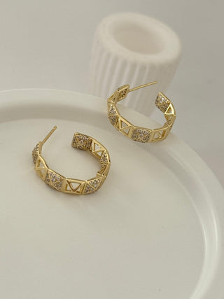 14K Gold Yarı Taş Desenli Halka Küpe