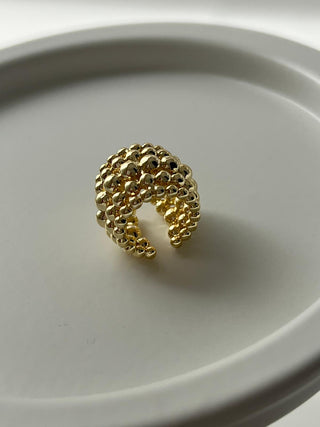 Gold Topçuk Desen Kıkırdak Küpe