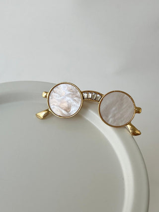 Sedef Detay Minimal Gözlük Broş